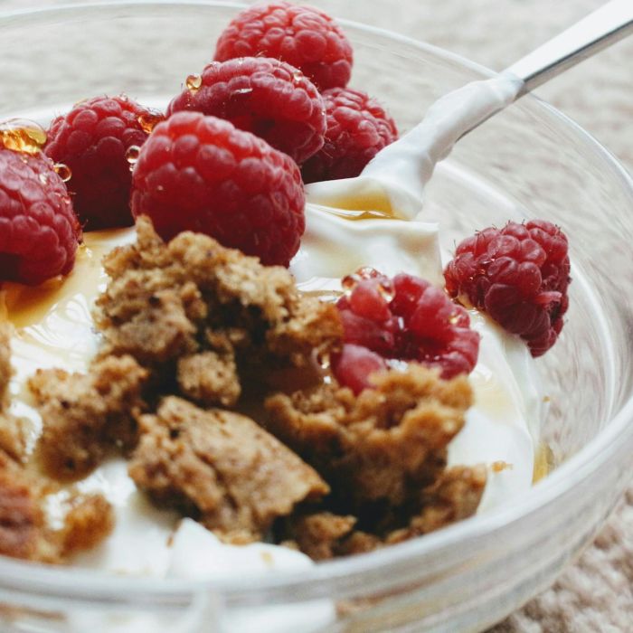 griekse yoghurt met granola en frambozen